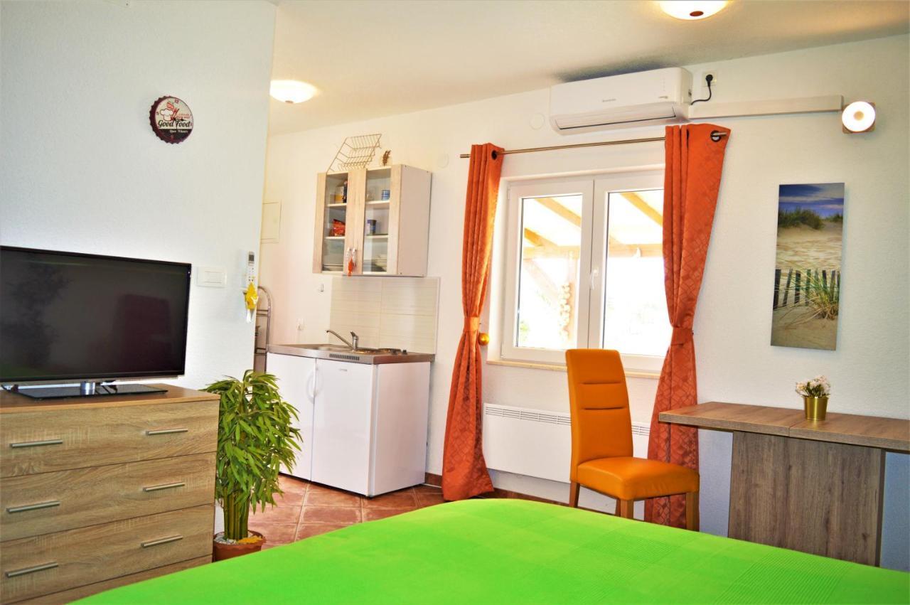 Studio Apartments Luka Biograd - Benkovac Buitenkant foto